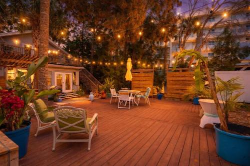 Treasure Island Apartment | Sunshine Pine Palm Treasure Island Beach Sleeps 16