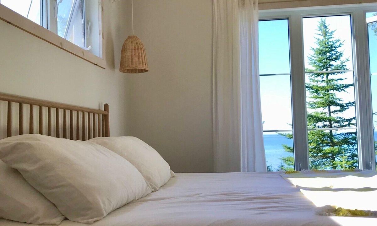 Manitoulin District House | Surfside on Square Bay
