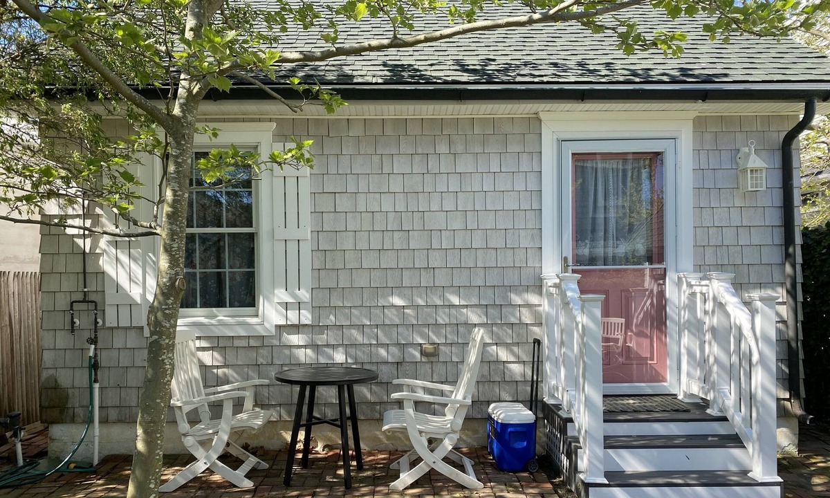 Sea Isle City Cottage | SWEET...DARLING...SECLUDED...COTTAGE...BEACH 2 BLOCKS...WALK to FISH ALLEY