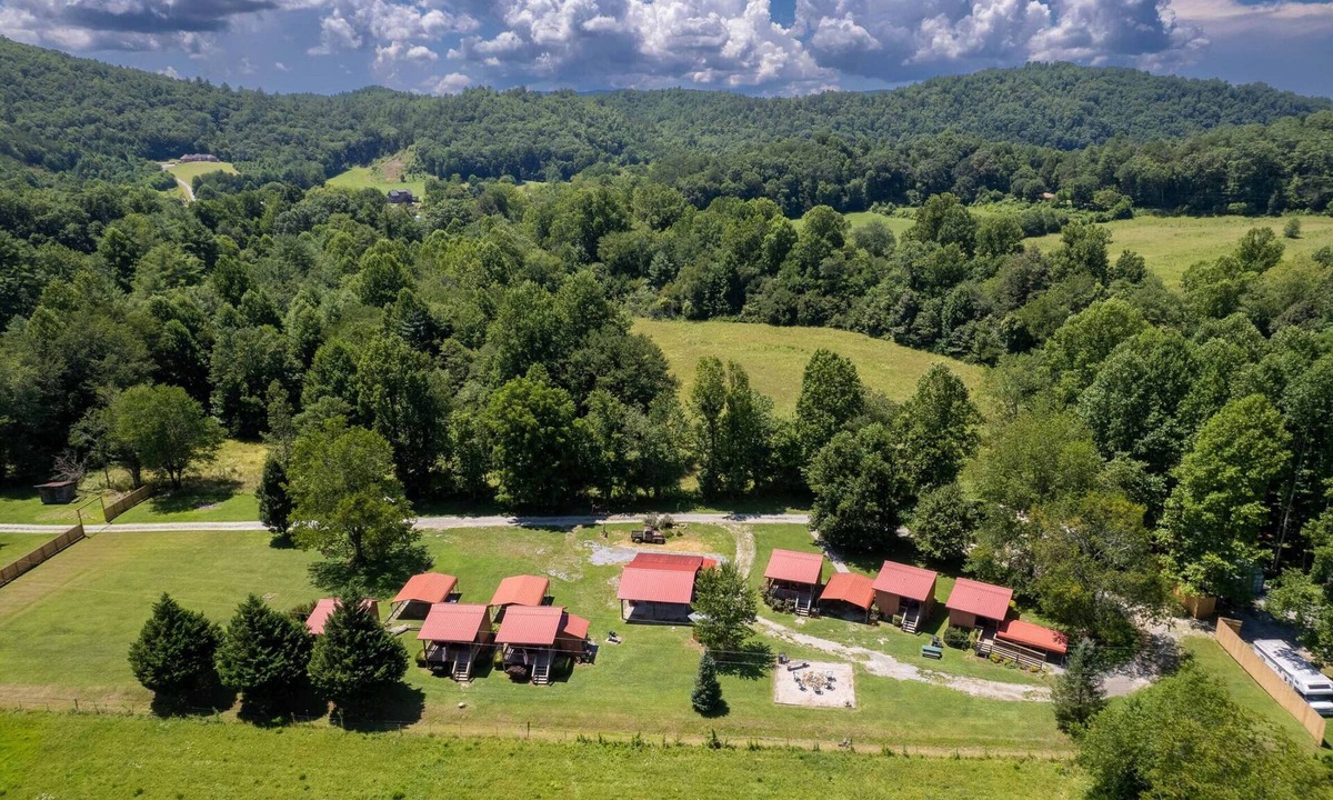 Robbinsville Cabin | Tail of the Dragon Resort Cabins Mountain View #1