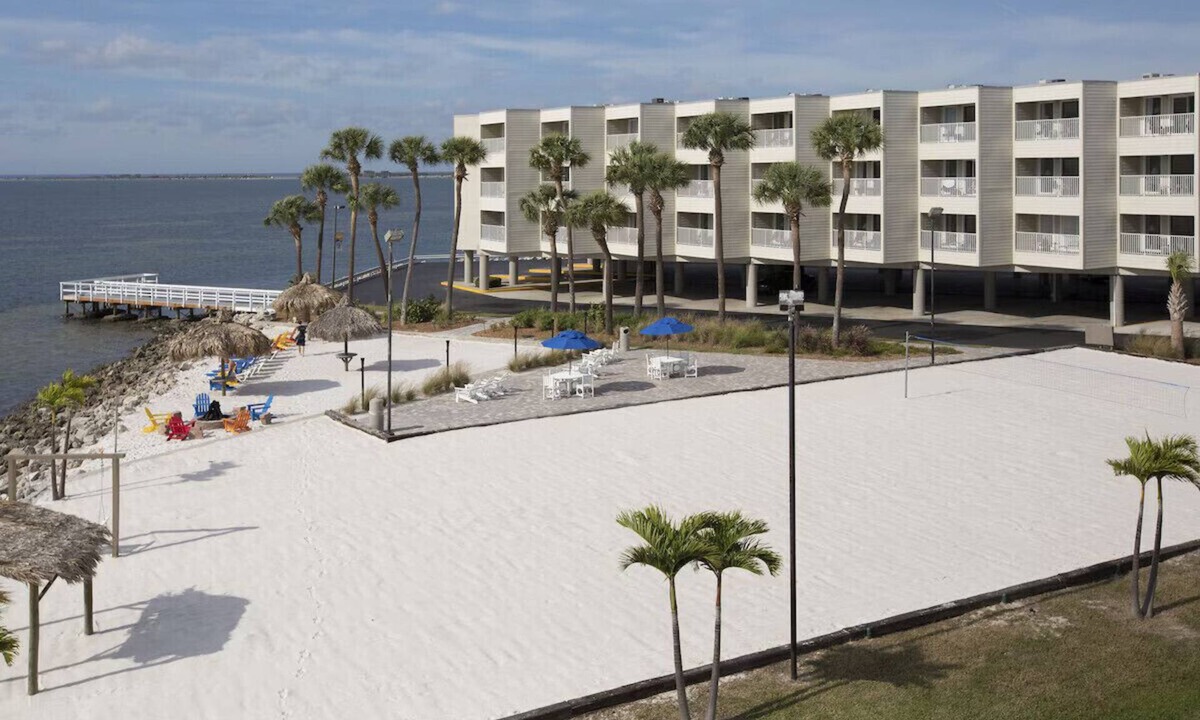 Rocky Point Hotel | Tampa Bay Double Queen 1BR w/Pool & Beach Access