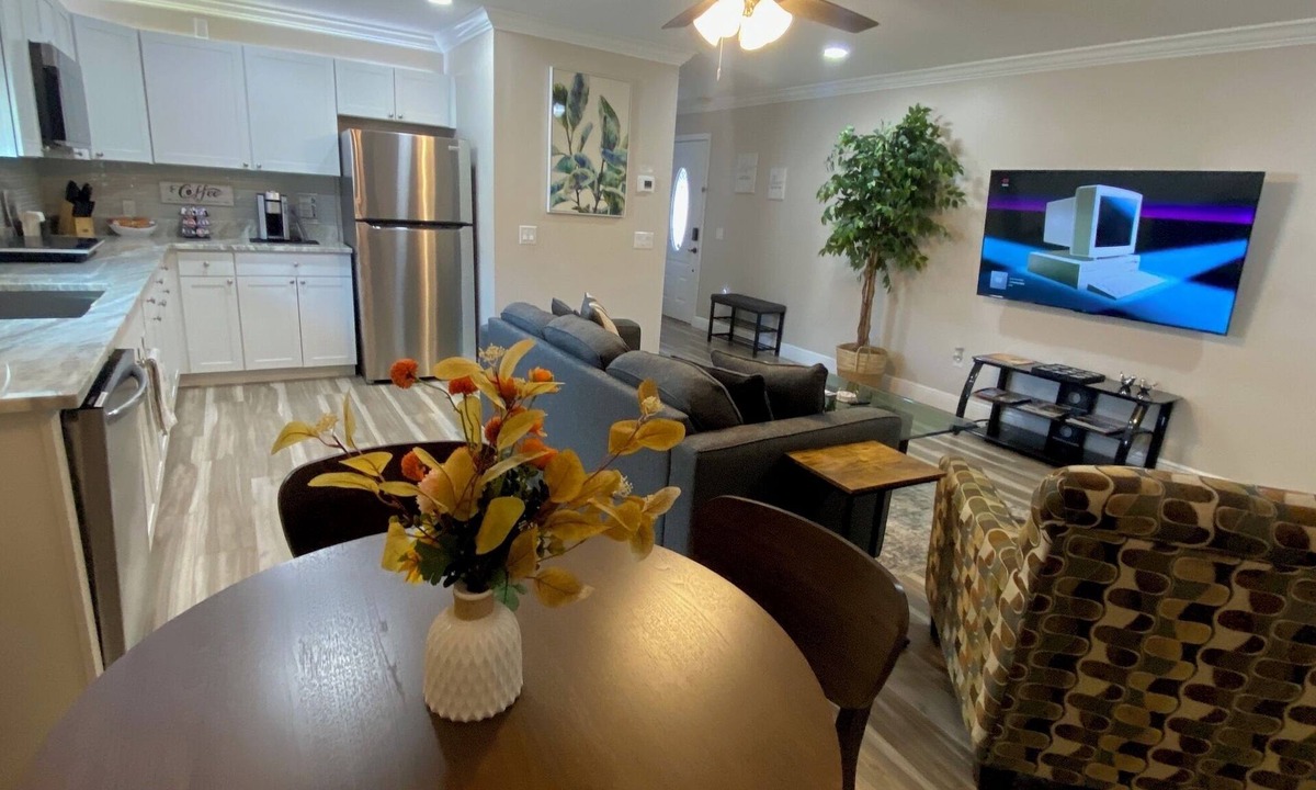 Carrollwood House | Tampa Super Suite