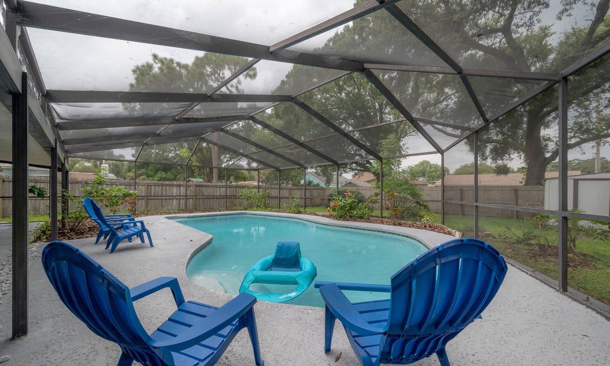 Bearss Plaza House | Tampa Zen Escape Heated Pool + Family Oasis with Rhinoceros views!