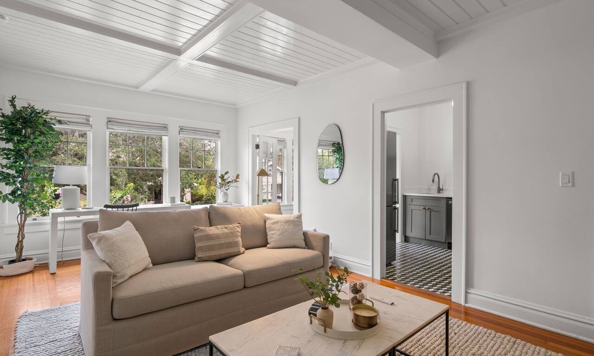 Hyde Park Apartment | The Adaline #8 - Luxury Second Floor Bayshore Apt!