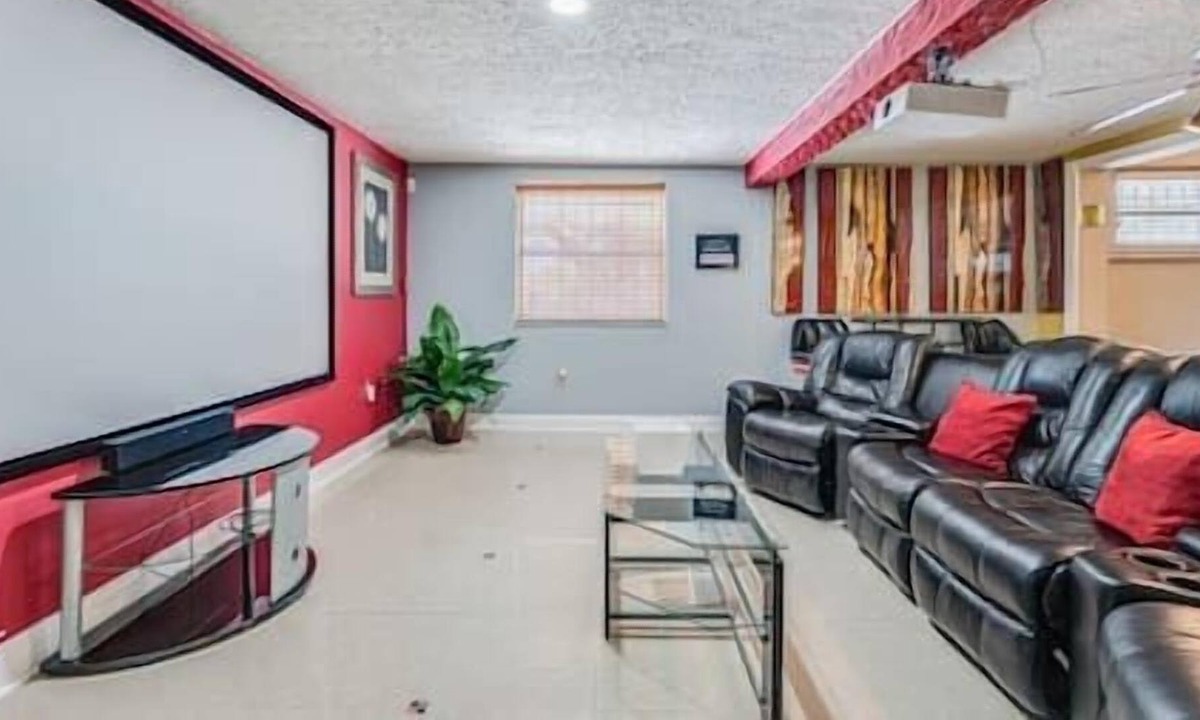 Clair-Mel City House | The Chill Spot on Larsen