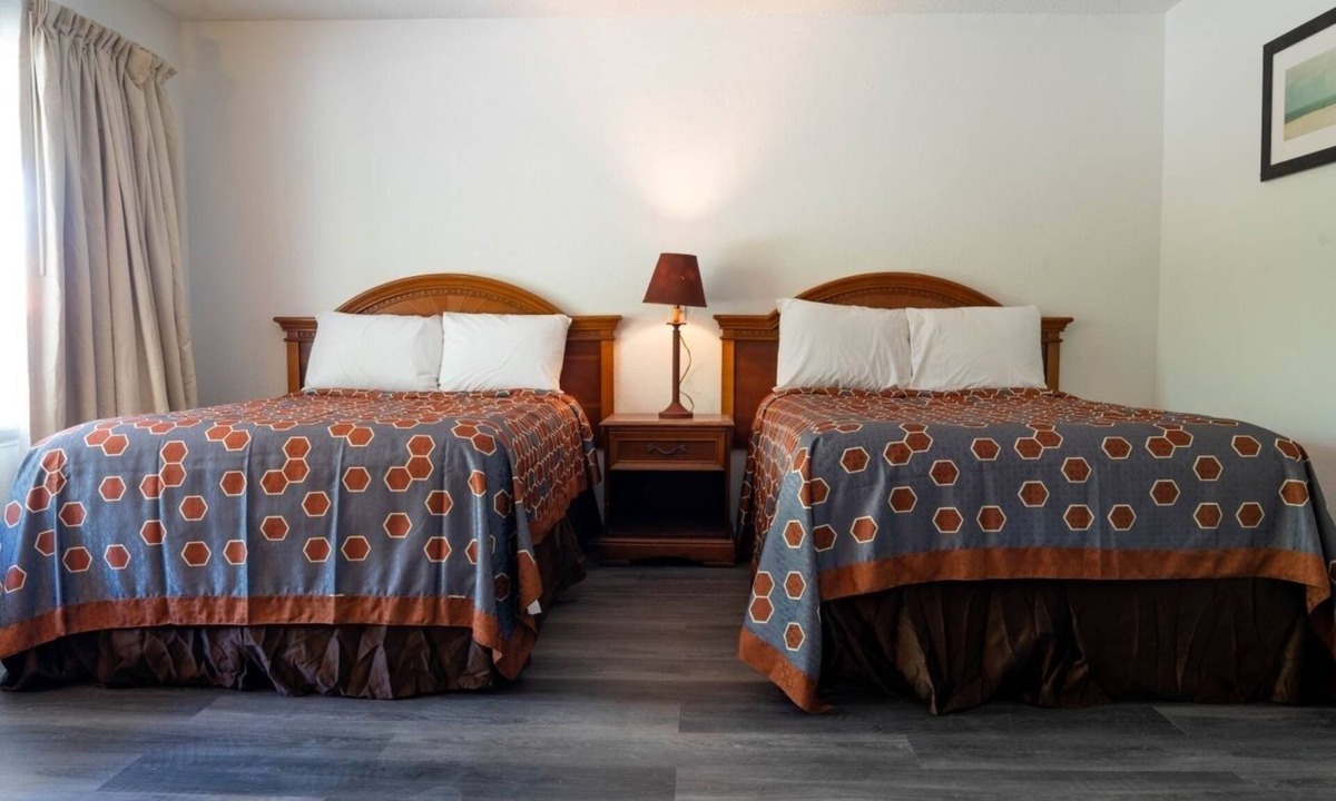 Ocala Hotel | The Duo Den: Two Full Beds for Your Ocala Stay