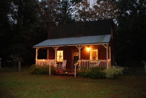Branford House | The Earl Cabin at The Smoakhouse Ranch