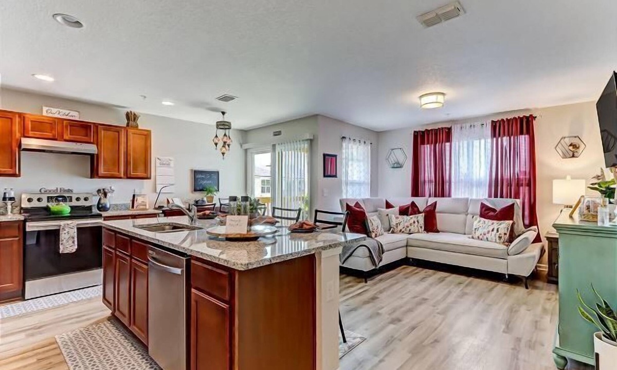 Southside House | The Elizabeth condo near Baymeadows w/balcony