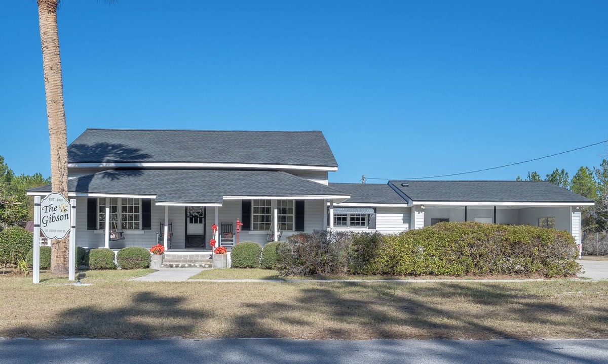Folkston House | The Gibson - Spacious 5-bedroom country home