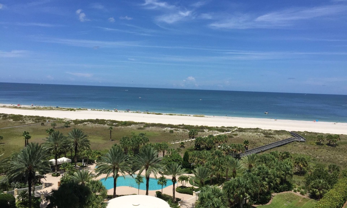Sand Key Condo | The Grande is a beachfront condo on Sand Key overlooking the Gulf of Mexico