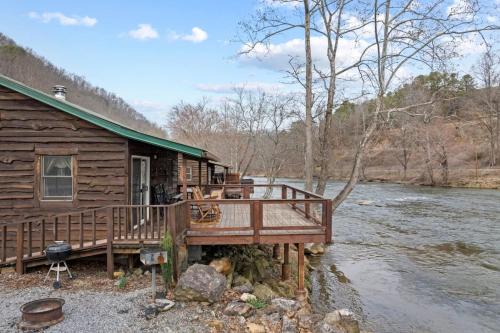 Dillsboro House | The Great Escape - Riverfront Cabin, Mountain Views, Fishing, and Rafting!