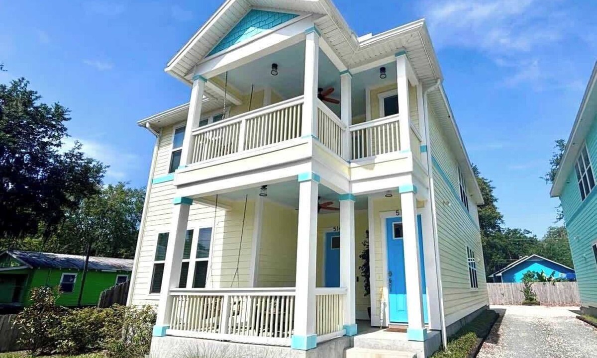 Pleasant Street House | The Harmony Suite, Near UF/Dtown
