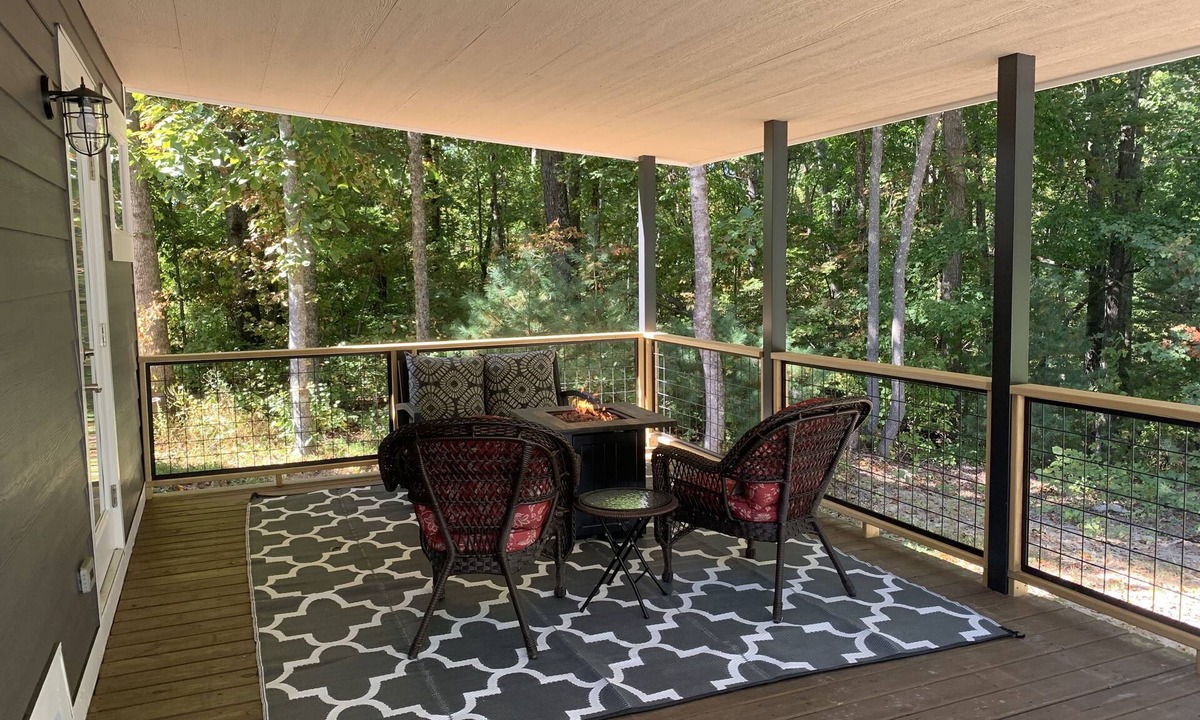 Flat Rock Apartment | The Honey Crisp @ Backyard Apple Cottages