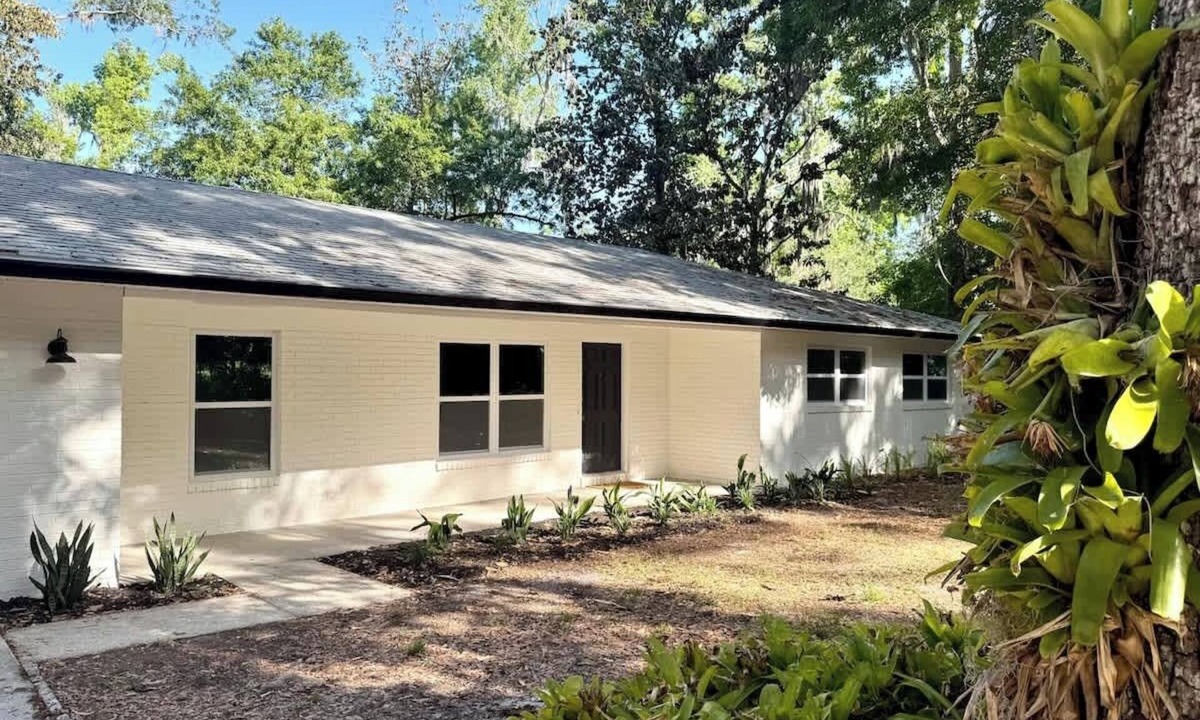 Gainesville House | The Magnolia Modern | New, Near UF, Shands, Nature