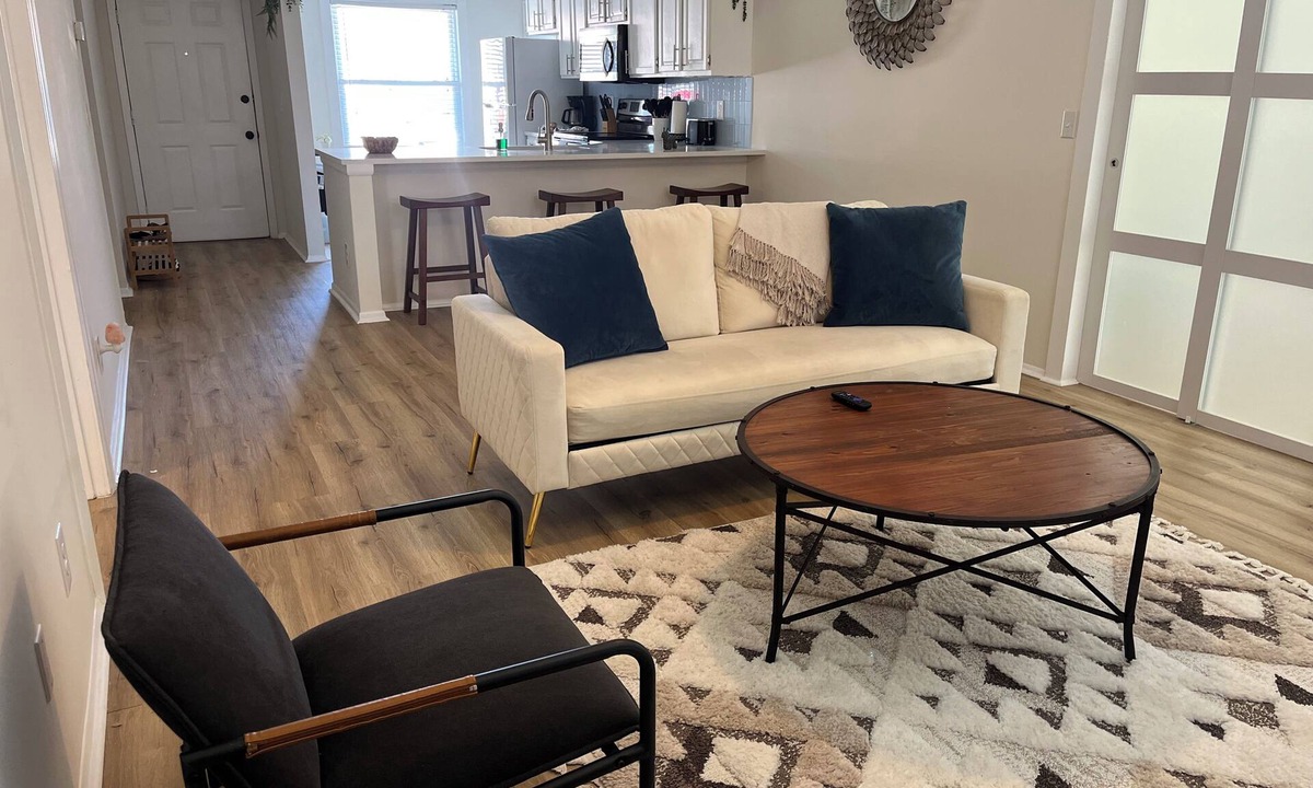 Southside House | The Mandarin Hideaway, Games, Firepit, Sleeps 5