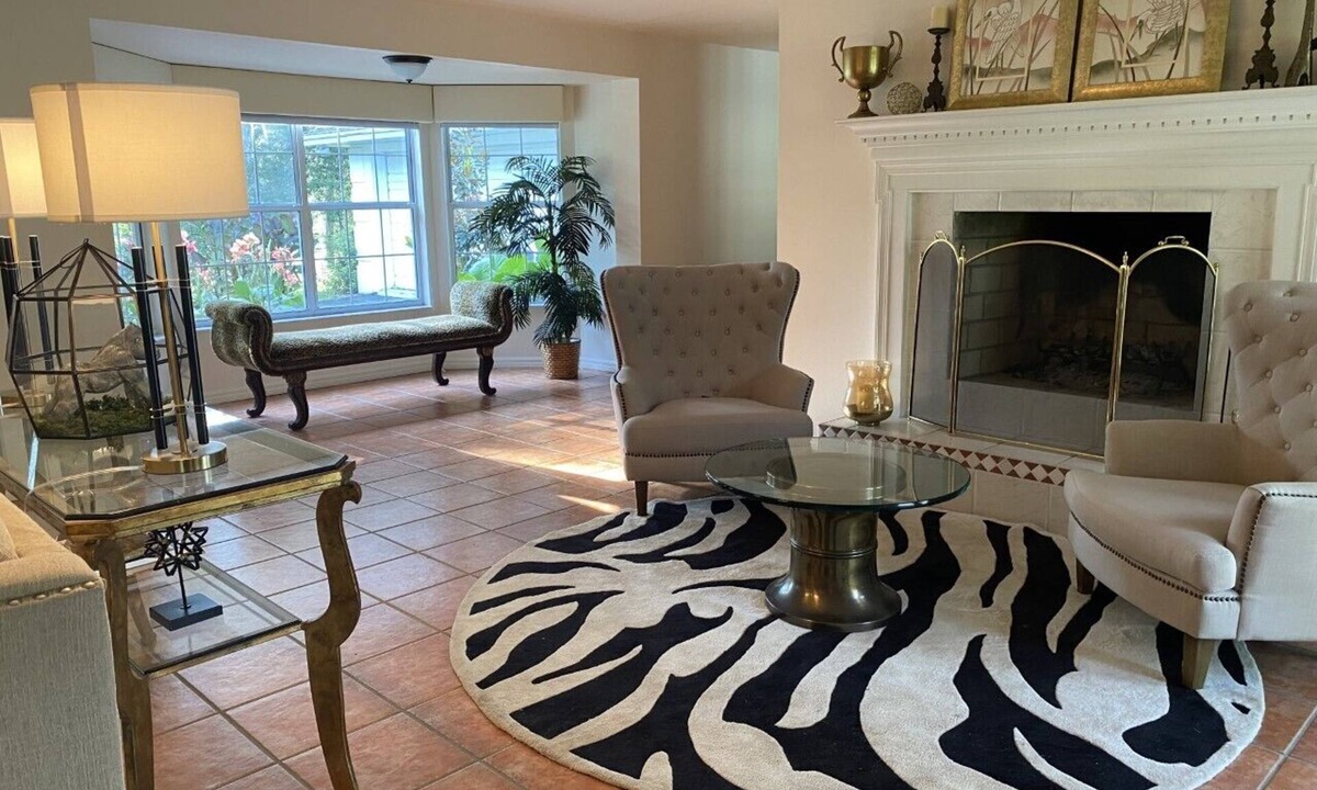Fellowship House | THE MEADOW WOOD FARM with POOL