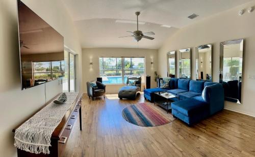 Briar Meadow Villa | The Palms Luxurious giant pool golf water