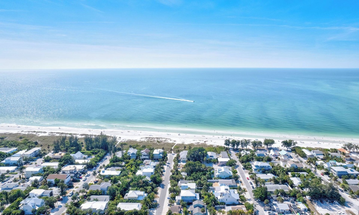 Anna Maria Cottage | The Seashell Cottage – Historic AMI Charm, Modern Comfort, Steps from Beach
