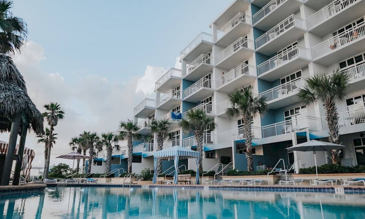 Daytona Beach Shores Hotel | The Shores | Seafront Double | Beach yoga, cabanas | 2 Units