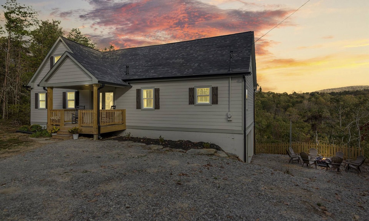 Jasper Cabin | The Stargazer Cabin · Private Hot Tub · Mtn Views · Fire Pit