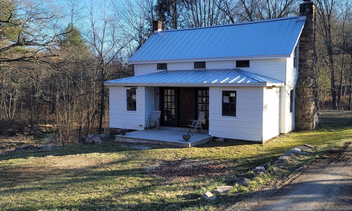 Sandyston House | The Surveyor's House, 1820s restored farmhouse