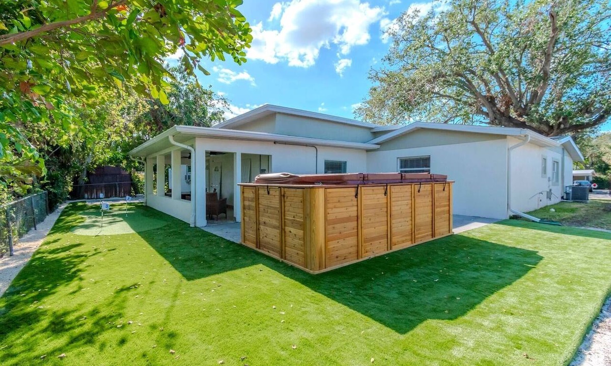 Bayshore Gardens House | The Ultimate Escape-Swim Spa Home - Bradenton, FL