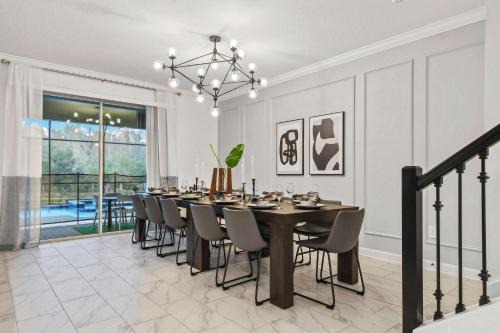 Kissimmee House | Themed Rooms & Pool in Storey Lake Resort