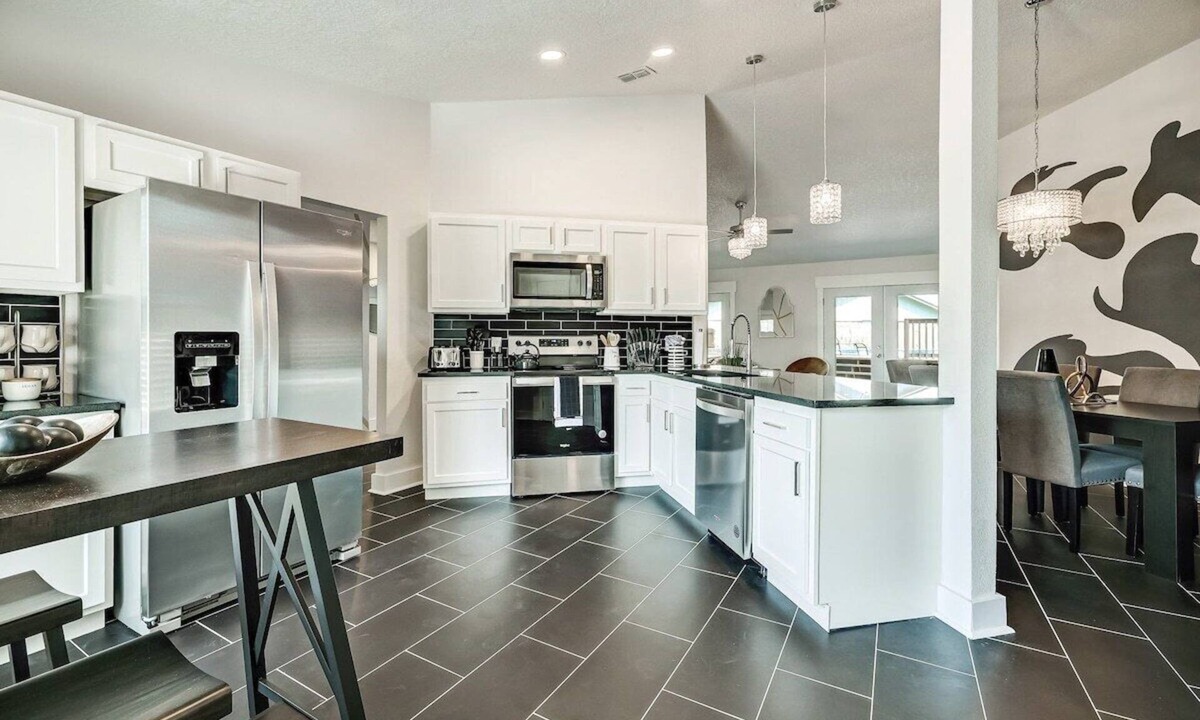 Westside House | This house is a 3 bedroom(s), 2 bathrooms, located in Jacksonville, FL.