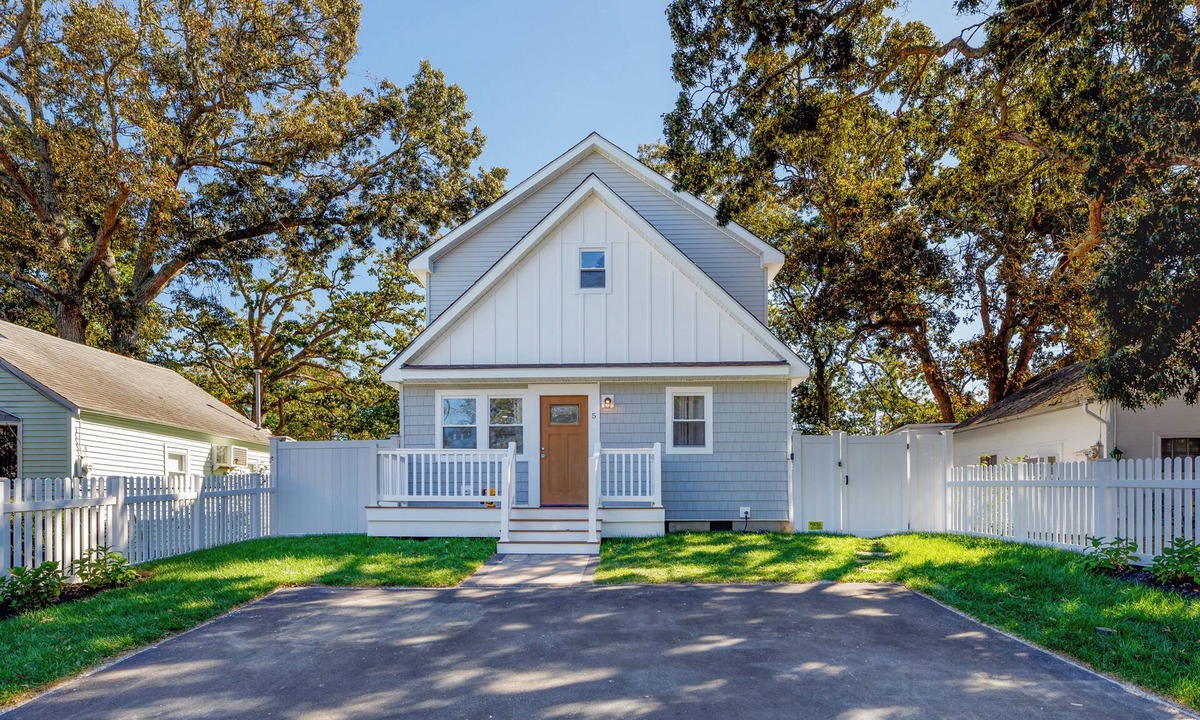 North Cape May House | This newly renovated Bungalow is designed for memorable stays, Just a few blocks from the Delaware Bay and minutes from restaurants, shopping, wineries, and attractions,close to everything, but away from the crowds.