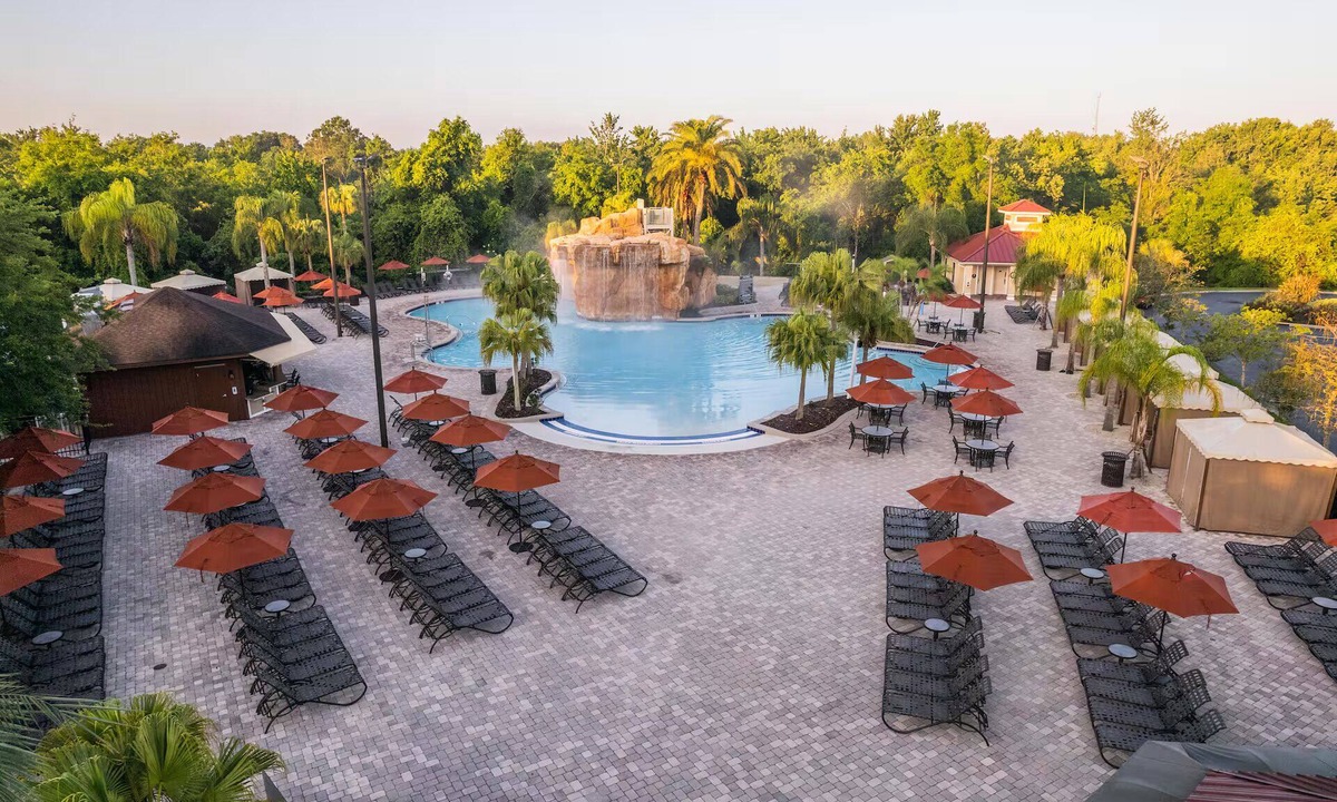 West Kissimmee Hotel | This Place Has Everything for a Great Trip! 2 Units with Kitchen, Outdoor Pool!