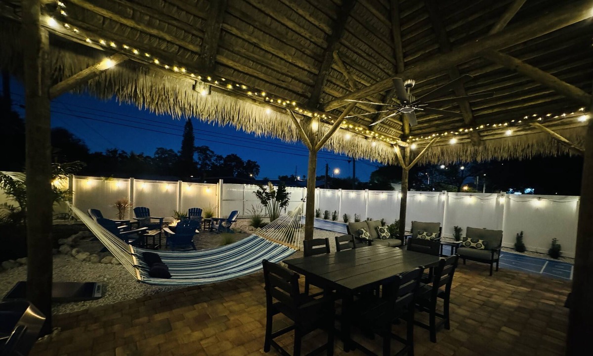 St. Petersburg House | Tiki Time - Sweet updated cottage near downtown St Pete and minutes to beaches.