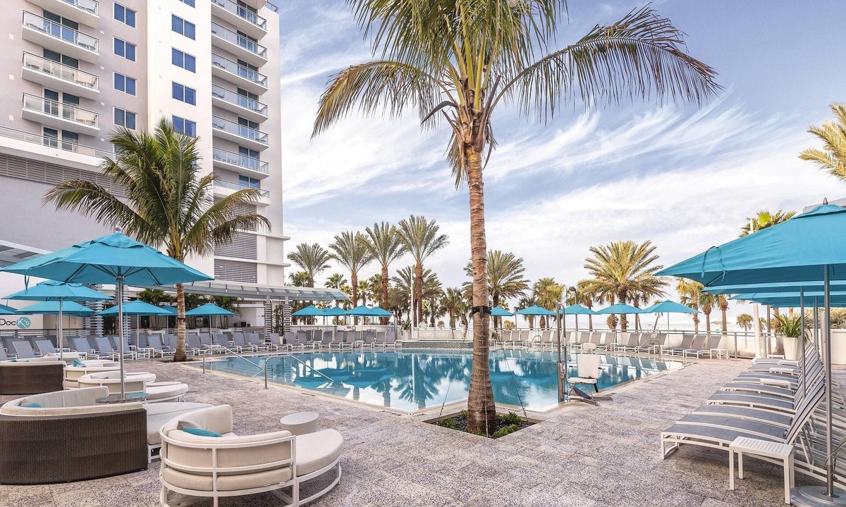 Clearwater Beach Resort | Tranquil Beach Side Resort - Outdoor Pool - Fitness Ctr - Spa - Pool Bar & Grill