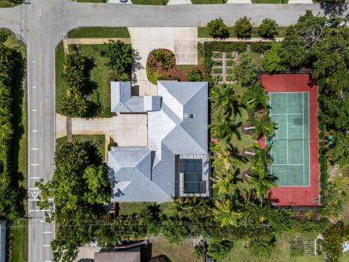 South Sarasota Villa | Tranquil Court Oasis