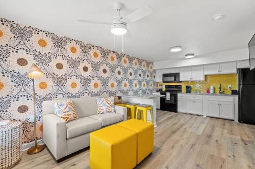 Windy Hill Apartment | TreeHouse Lodge Walk to Beach Pet-Friendly 304