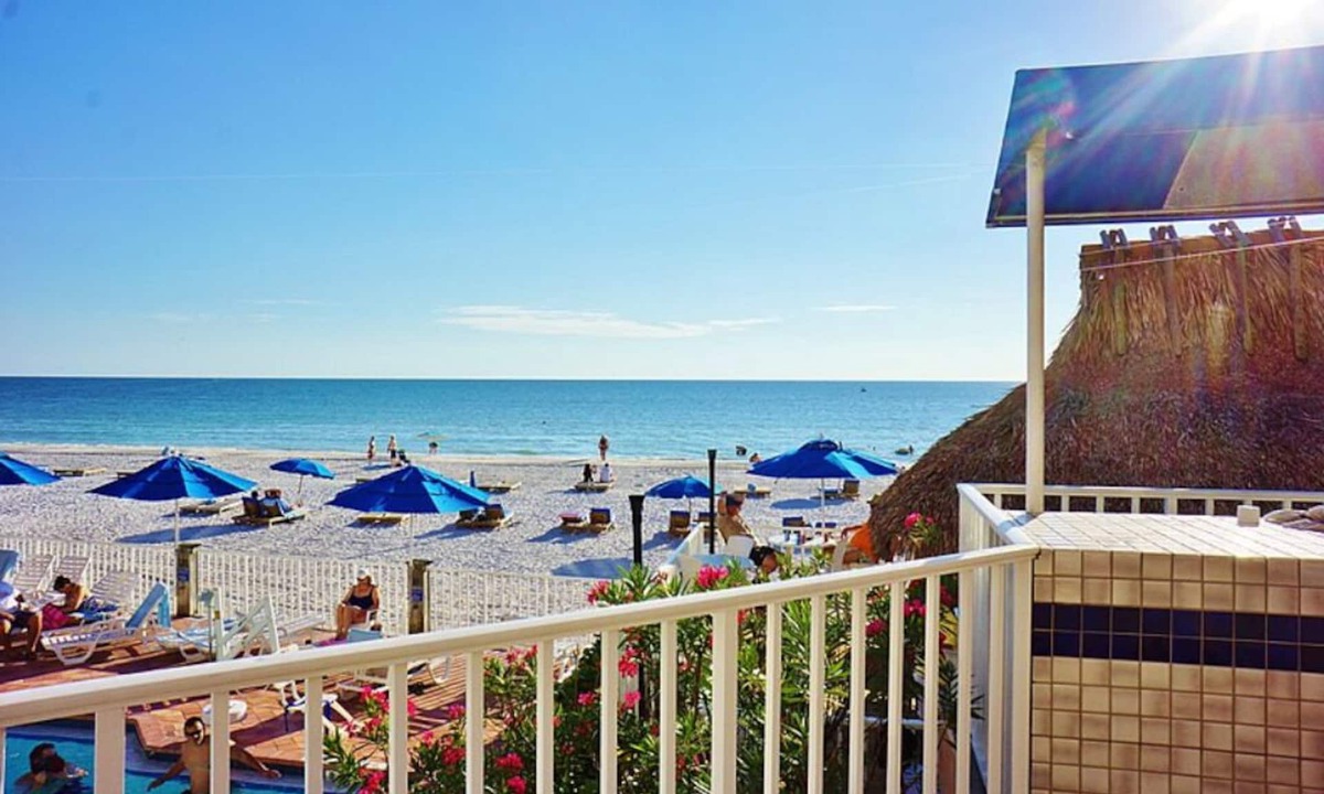 Gulfport House | TROPICAL HOME-MINS FROM BEACH/GOLF/MUSEUM/STADIUM!