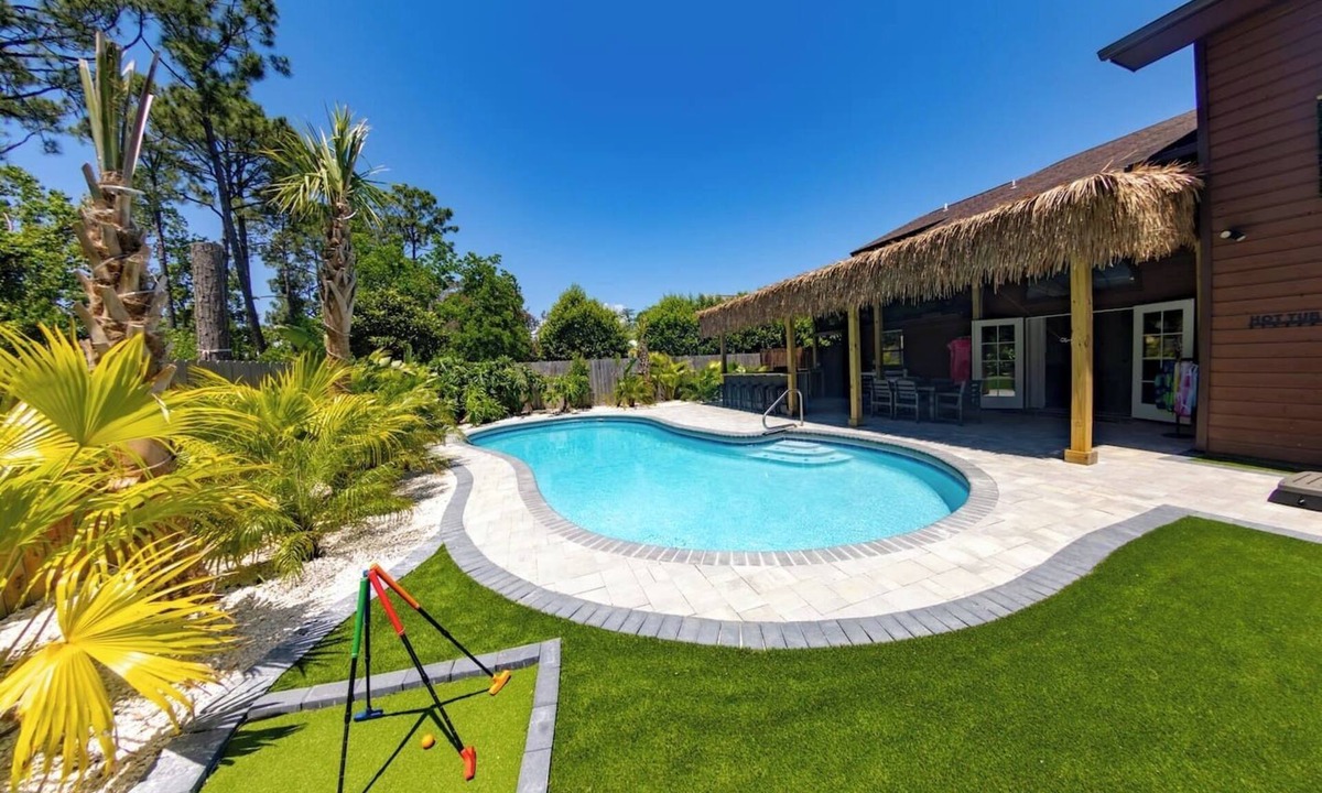 Thomas Drive House | Tropical Oasis, Sleeps 19, 5 Min to Beach, HTD Pool, Mini Golf Hot Tub Game room