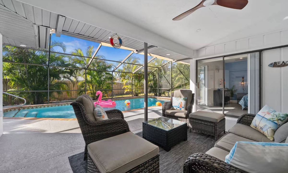 Gulf Gate Estates House | Tropical Retreat – Gulf Gate Retreat w/Heated Pool, 7 Beds, Near Siesta Key, Families/Couples Only