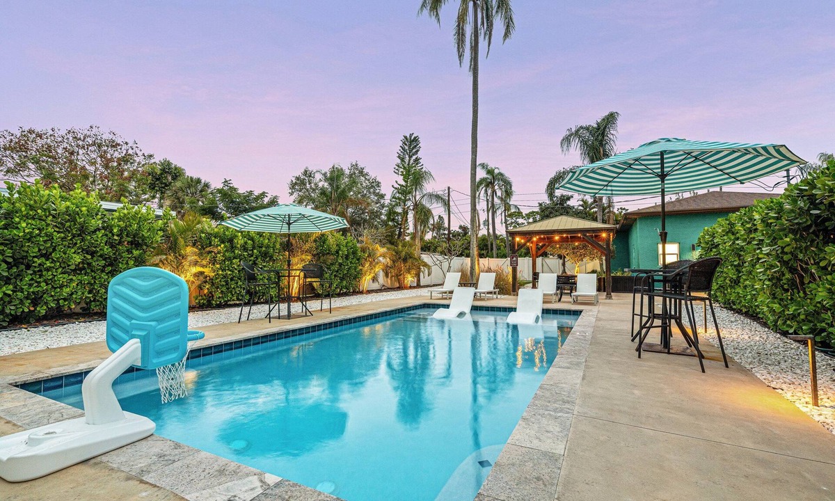 South Sarasota House | Twin Palms | Two Houses + Private Pool + Putting Green
