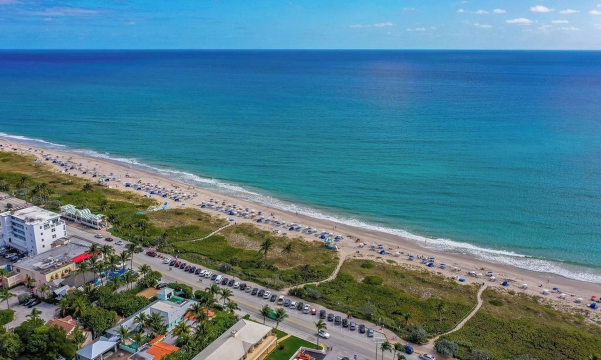 Delray Beach Condo | Two Bedroom Boutique Condo 2 Blocks from the Beach and Atlantic Avenue