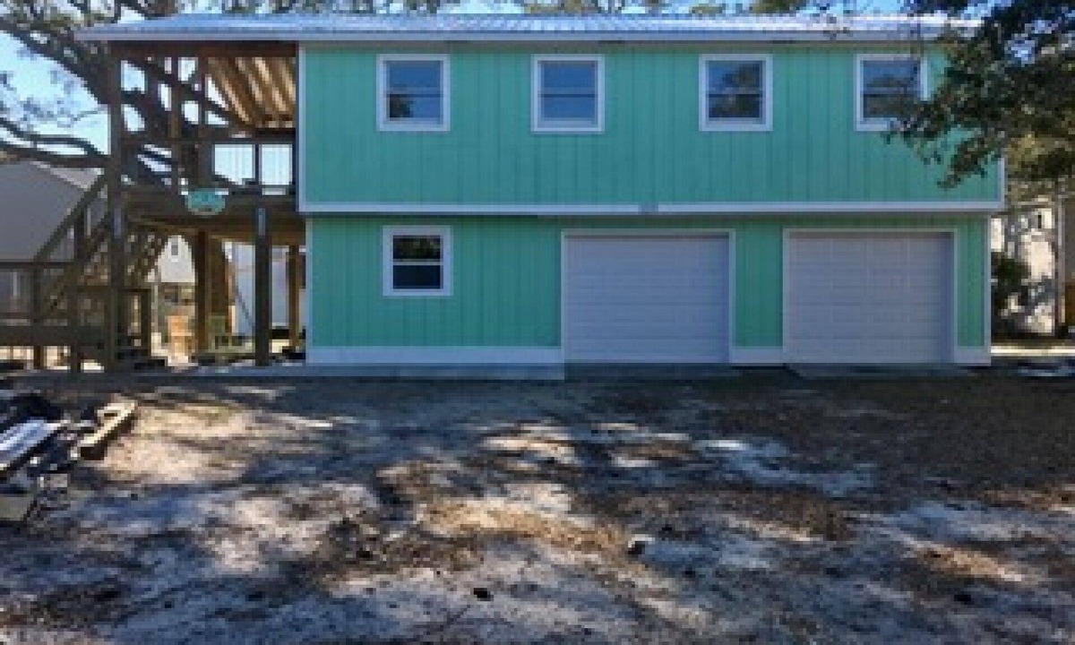 Long Beach House | TWO SALTY DOGS - Oak Island, NC