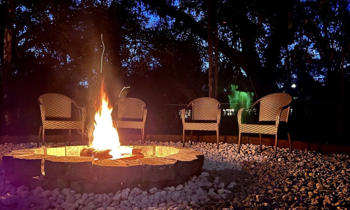 Gainesville Cottage | UF Cottage Retreat w/Firepit - Walk to Campus
