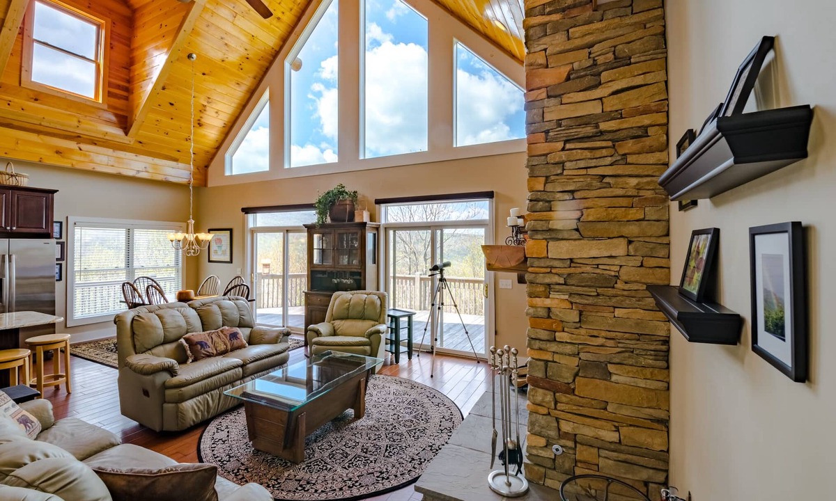 Beech Mountain Cabin | Upscale Cabin With Views & Near Skiing