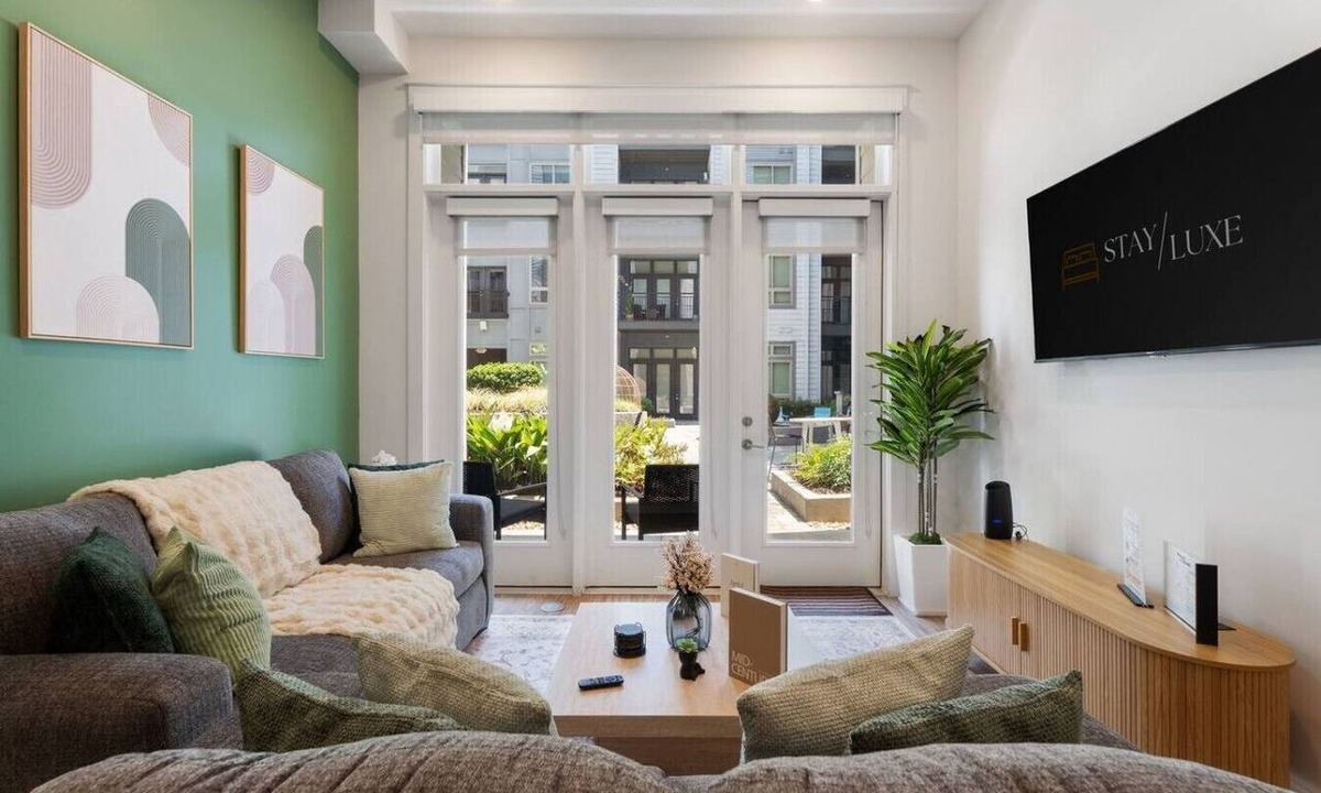 Second Ward Apartment | Uptown Haven | Free Parking, Pool, Walkable