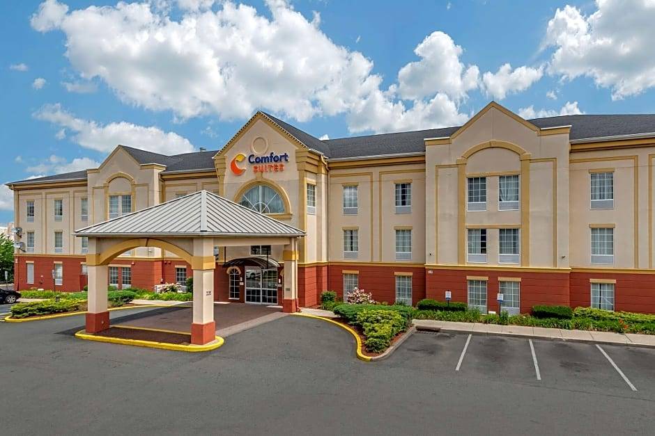 Newark Hotel | Comfort Suites Newark - Harrison