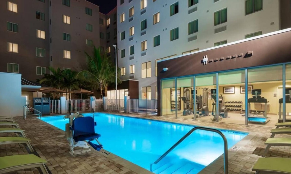 Seybold House | Vacation Getaway! Near Airport, Shuttle, Kitchen, Breakfast