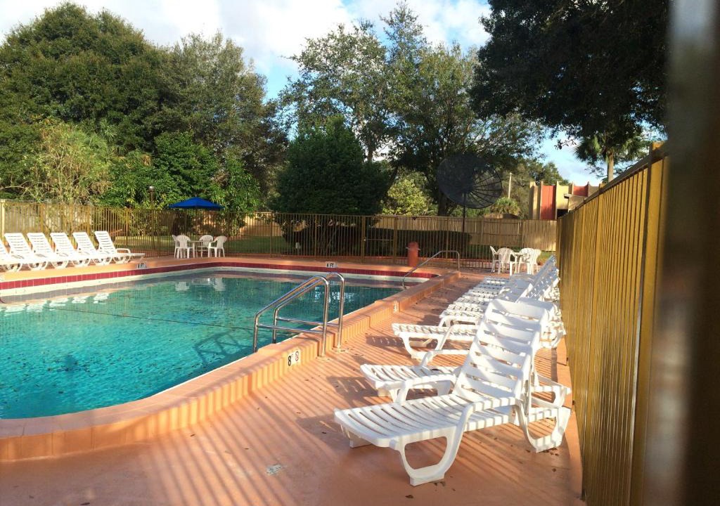 Bearss Plaza Hotel | Valuelodge Busch Gardens - Tampa