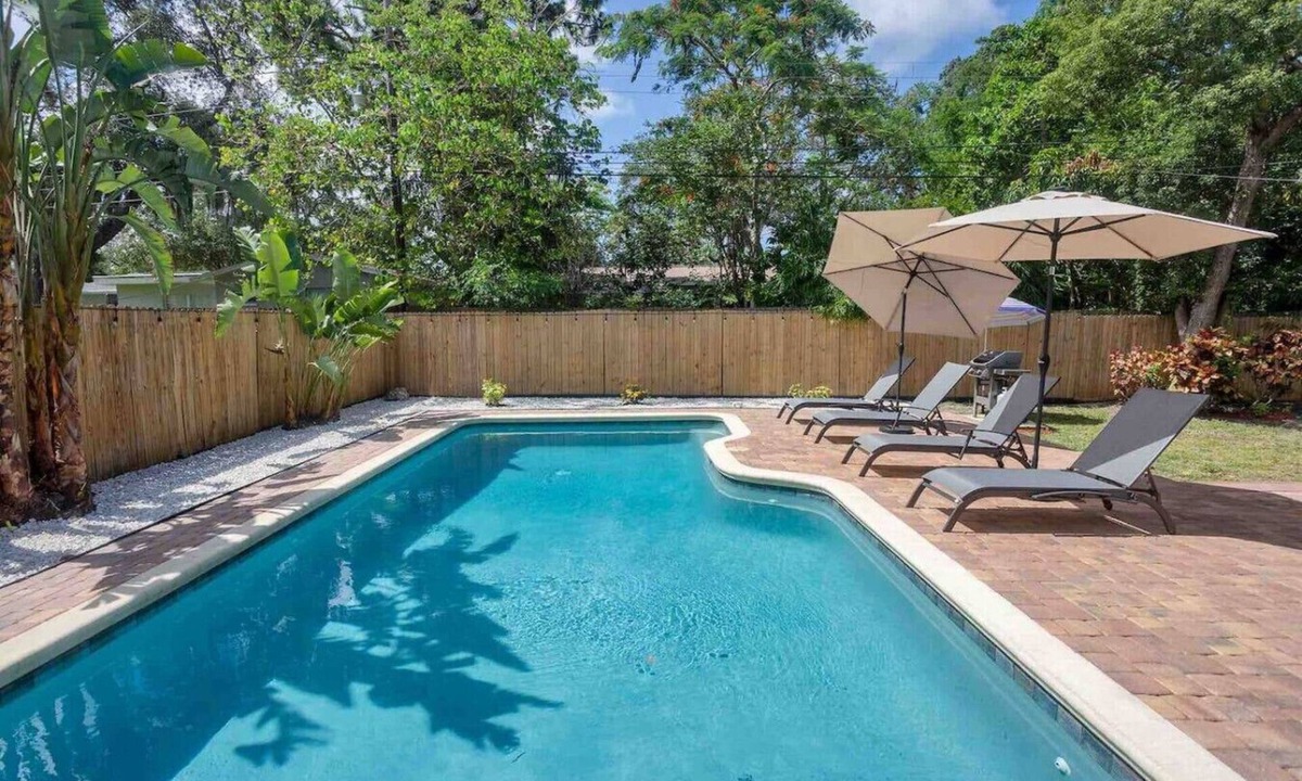 Largo House | Villa Bella with Heated Pool