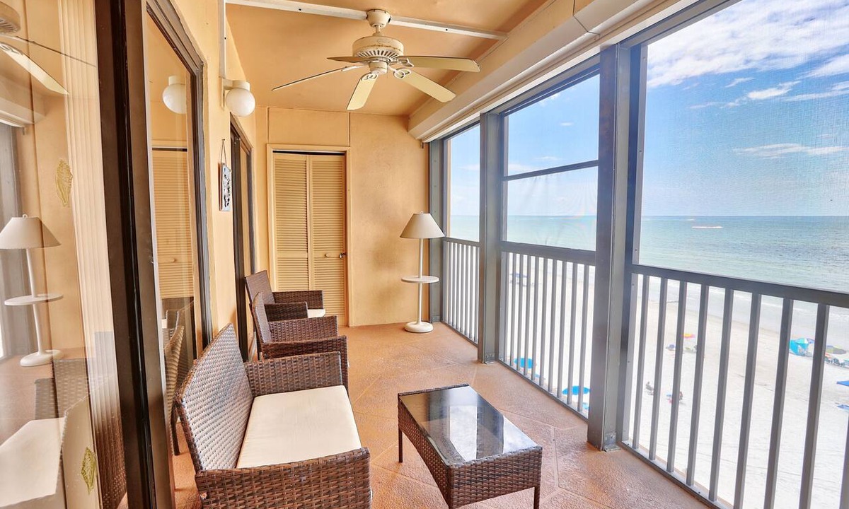 Madeira Beach Condo | Villa Madeira 609 | Beach FRONT|Walk to John's Pass!