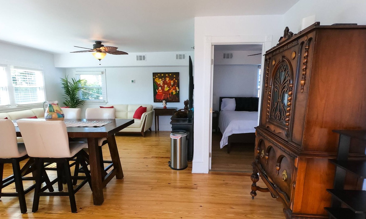 Downtown Historic District Apartment | Villa Romantica, Downtown St Aug. free bikes, dog friendly, 2 bedrooms, 2 baths