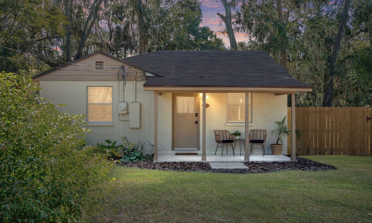 Gainesville Cottage | Vintage Cottage close to UF